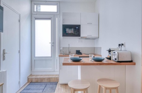 La Villette Apartment | Tiny studio canal st martin Buttes Chaumont