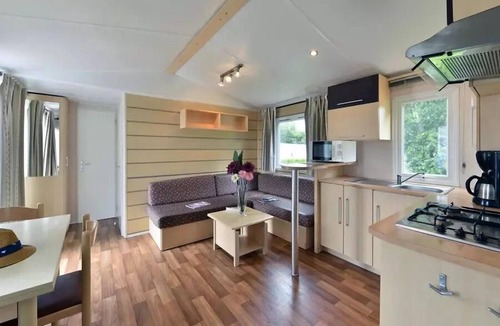 Balleroy House | Titania 2-Bedroom Mobile Home - 32 m² + semi-covered patio, sleeps 5