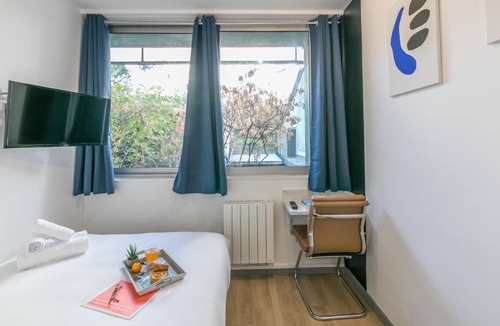 15th Arrondissement Apartment | Tour Eiffel - Saint-Charles 16: cosy flat for 2