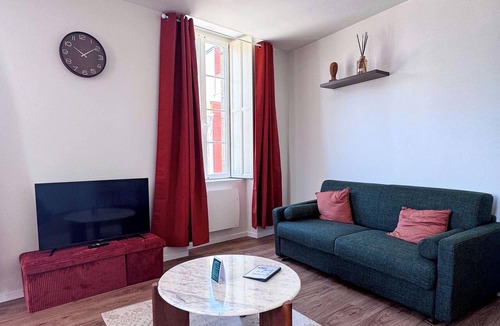 Les Herbiers Apartment | Tranquiloue - Appart Centre-Ville 20min Puy du Fou