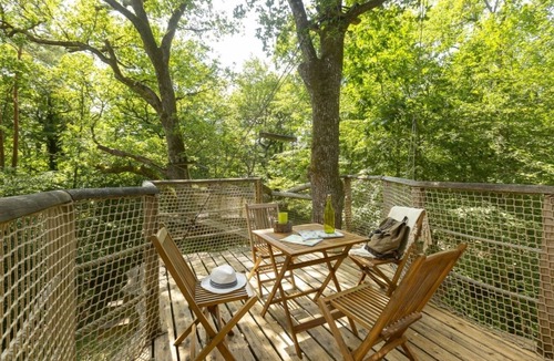 Pierrefitte-sur-Sauldre Cottage | Tree-house Forest Camp 4p