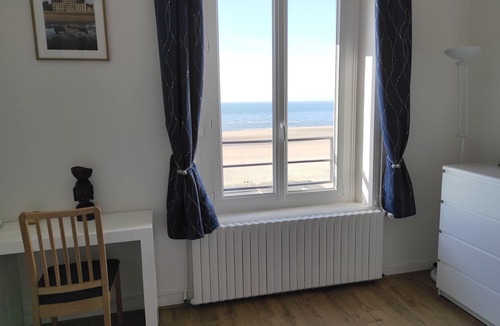 Trouville-sur-Mer Apartment | Trouville Palace 510, 2-room apartment 50 m2 on the Beach with magnificent sea view