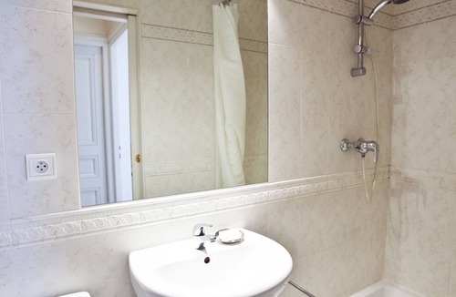 Quartier de la Place-Vendome Apartment | Two Bedrooms Flat Close Place Vendome