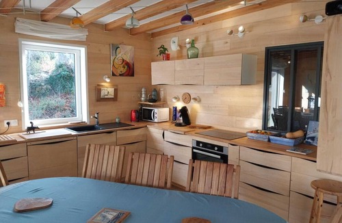Ploemel House | Ty'Belvie Warm wooden house