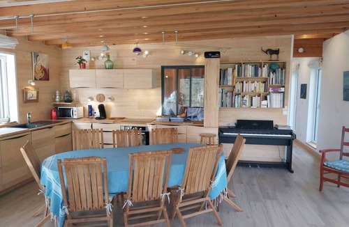 Ploemel House | Ty'Belvie Warm wooden house