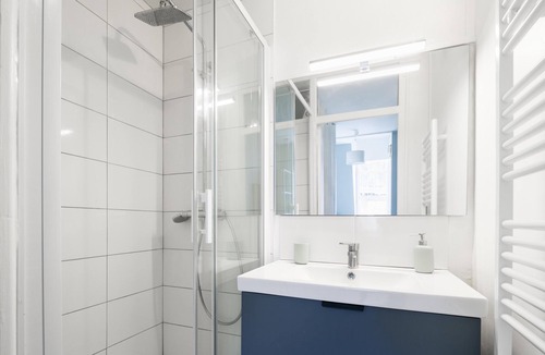 Centre Apartment | Ty Paradis - One Bedroom Apartment, Sleeps 4
