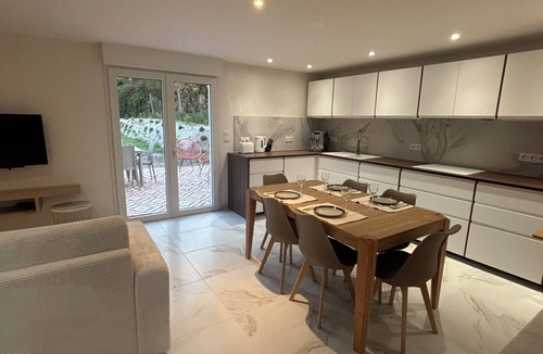 Le Vieux-Marche Bed & Breakfast | Ty Saint Yves house garden jacuzzi