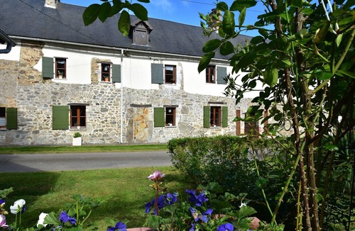 Saint-Sauveur-Lendelin House | Typical Norman farmhouse with free WiFi, a short drive from the coast