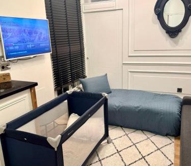 17th Arrondissement Apartment | Un Studio cosy au Cœur de Paris 17 Batignolles , Monceau