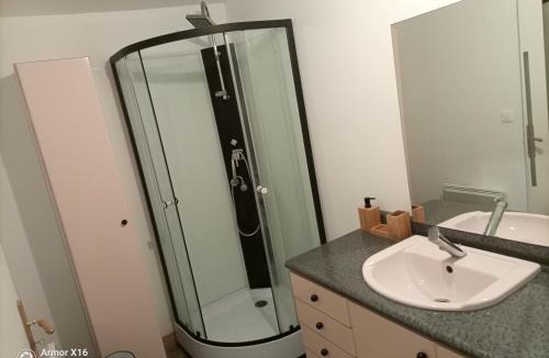 Saint-Hilaire-du-Harcouet Apartment | Une habitation spartiate
