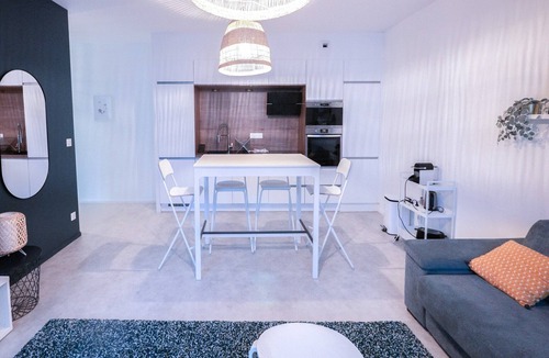 Bollee Apartment | Urban Calm – Bright & Modern Stay
