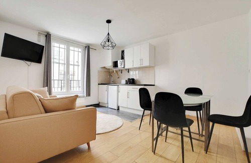 Quartier Sainte-Marguerite Apartment | Urban Chic Apartment in Central Paris