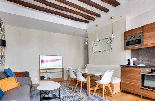Strasbourg -Saint-Denis Apartment | Urban Flat 70 - Authentic 3BDR Parisian Flat