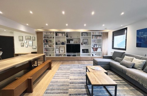 Quartier Sainte-Marguerite Apartment | UrbanFlat 166 - Grand Appartement au centre de Paris