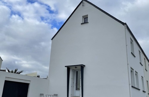 Saint-Pol-de-Leon House | VACATION HOME WITH SEA VIEW, JACUZZI, CLOSE TO BEACHES
