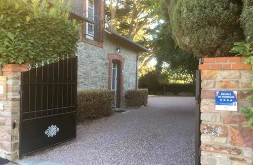 Bain-de-Bretagne House | Vacation rental for 2 people with a private in-ground spa and a shared heated pool