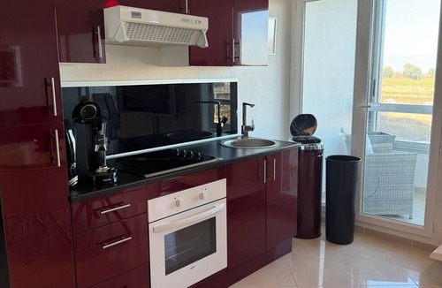 Courseulles-sur-Mer Apartment | VAELLOO studio opposite marina 200 m from the beach