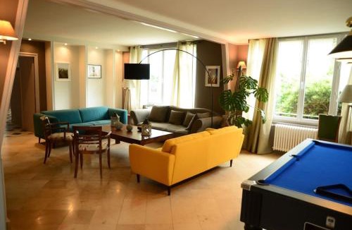 Port-en-Bessin-Huppain House | Vaste Maison de 300 m2 en forme de bateau pour 15 L'Iliade