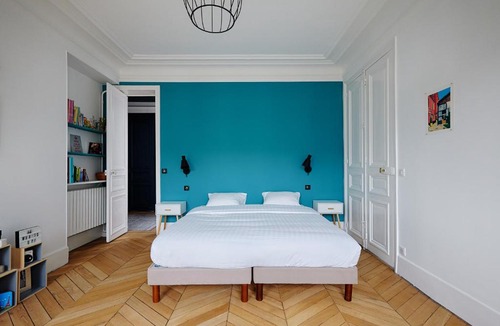 Auteuil Apartment | Veeve - Emerald Exuberance