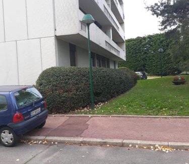 Saint-Cyr-l'Ecole Apartment | Versailles and Paris 20 min Family apartment 3 bedrooms 4 beds