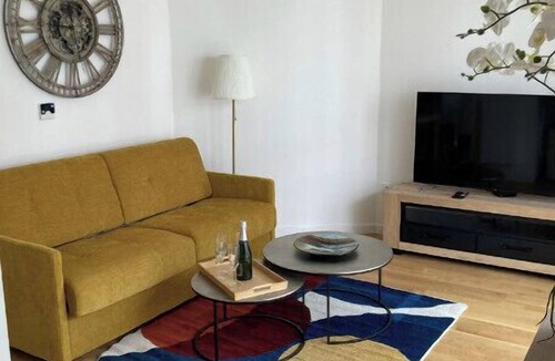 Suresnes Apartment | Very nice 40m² quiet with parking space