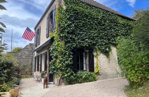 Saint-Laurent-sur-Mer House | Victory Cottage Omaha Beach