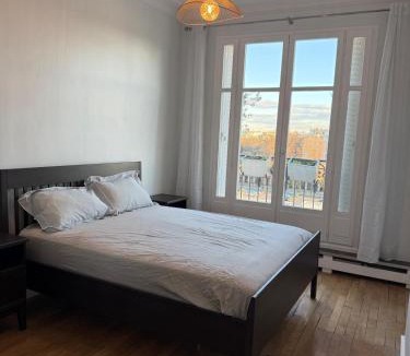 Passy Apartment | View on Eiffel Tower Seine and Main Monuments