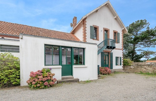 Prefailles House | Villa 200m from the sea, 12 adults and 1 child