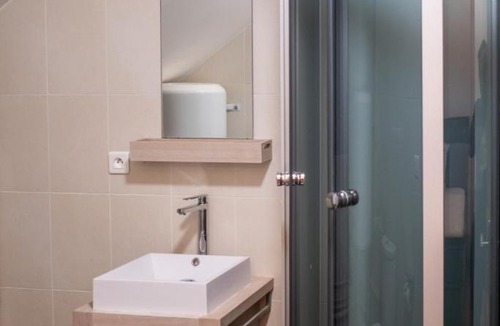 Saint-Denis-les-Ponts Villa | Villa Chateaudine - 10 Suites - SPA jacuzzi