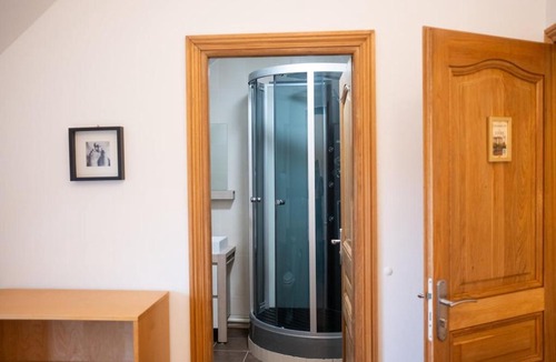 Saint-Denis-les-Ponts Villa | Villa Chateaudine - 10 Suites - SPA jacuzzi