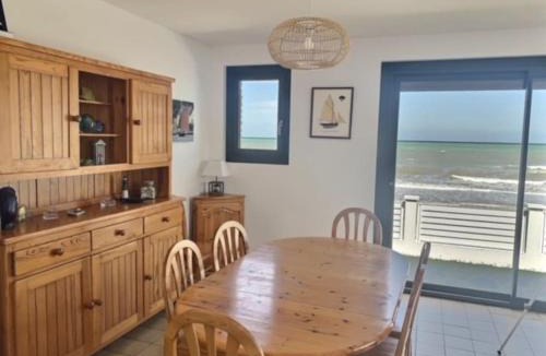 Bernieres-sur-Mer House | Villa de la plage, front de mer, Juno beach