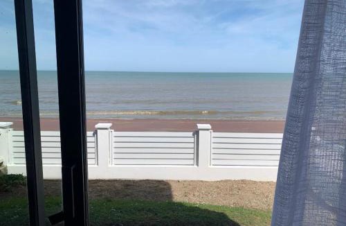 Bernieres-sur-Mer House | Villa de la plage, front de mer, Juno beach