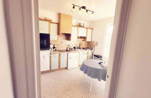Courseulles-sur-Mer House | Villa Front de Mer, Accès Direct Plage de Sable fin