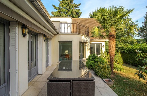 Villennes-sur-Seine Villa | Villa heated pool, central A/C for bedrooms, 30mn to Paris