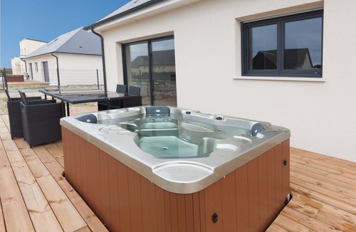 Bretteville-sur-Ay Villa | Villa Jacuzzi 100m from the beach