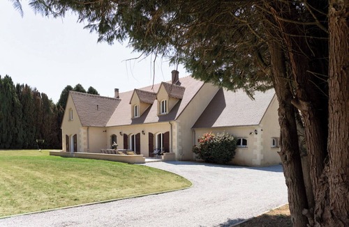 Saint-Pierre-la-Bruyere Villa | Villa La Bruyère - Padel, jacuzzi, sauna - 15 pers