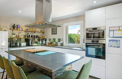 Laille Villa | Villa Lailléa – Heated Private Pool, Jacuzzi, Petanque, Sleeps 8, Peaceful Near Rennes