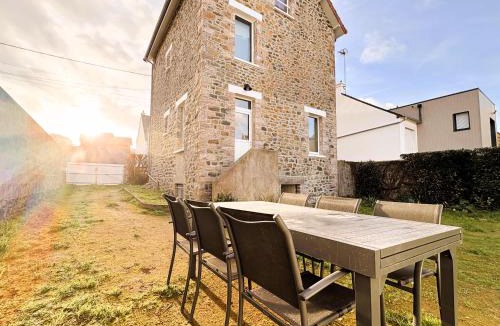 Pleneuf-Val-Andre Villa | Villa Les Flots 10 pers, plage à pied, jardin clos NOUVEAU