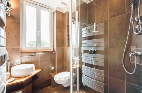 Saint-Regnobert-de-la-Cote-de-Nacre Apartment | Villa Les Hirondelles - Appartement avec Jardin Front de mer
