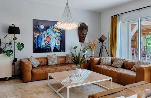 Vezeronce-Curtin Villa | Villa Luna