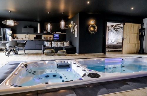 Bain-de-Bretagne Villa | Villa, on private property: small pool, spa, sauna. Shared outdoor pool.