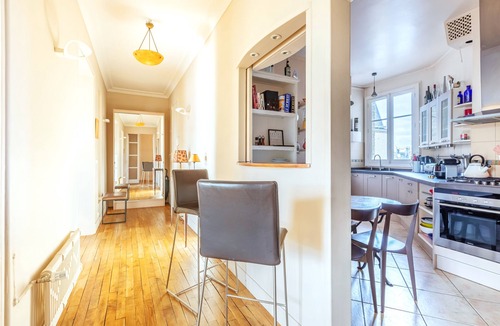 18th Arrondissement Apartment | Vue Exceptionnelle Sans vis à vis sur la Colline Montmartre, Calme et Spacieux