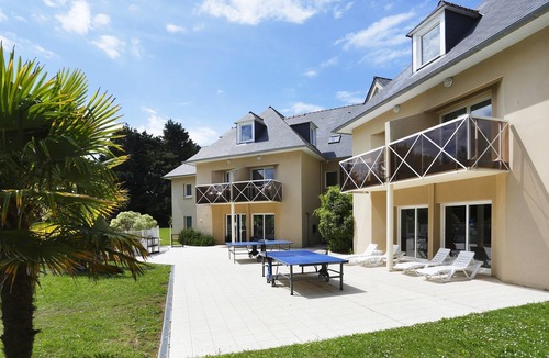 Saint-Briac-sur-Mer Condo | Walk to the Beach! Bright Saint-Briac Retreat