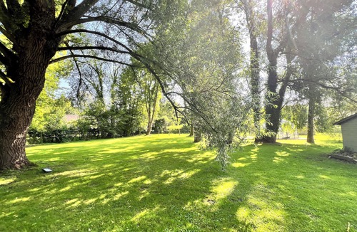Saint-Germain-sur-Bresle House | Waterfront home with a large, enclosed garden