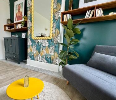Asnelles Apartment | Waterfront Studio at Gold Beach, Sea View, Private Parking
