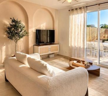 Beuzeville House | WesVillas No2 Modern House, Private Jacuzzi