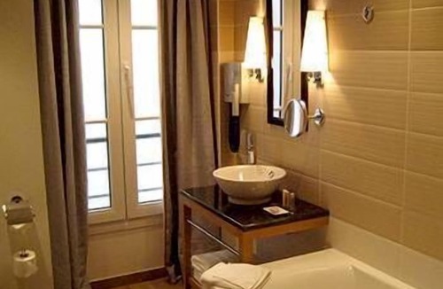 Quartier de la Porte-Saint-Denis Hotel | WHO - Windsor Hotel Opera