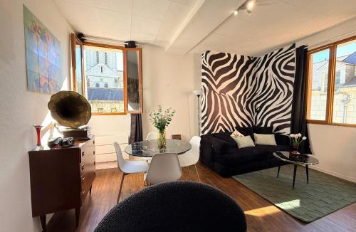 Saumur Apartment | ZEBRA CLUB Castle view and Gatsby vibe !