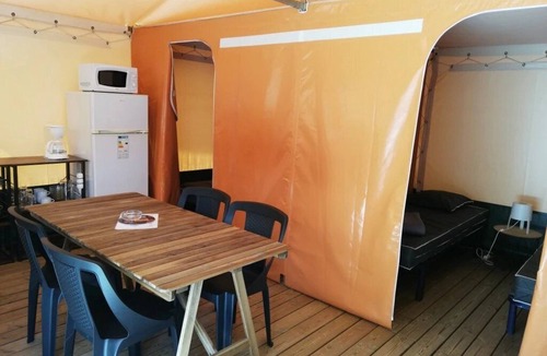 Savigny-en-Veron House | ZEcamping 3 étoiles animaux acceptés locatif BBQ 31m2 4 pers
