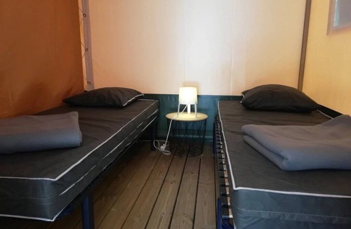 Savigny-en-Veron House | ZEcamping 3 étoiles locatif BBQ 31m2 4 pers